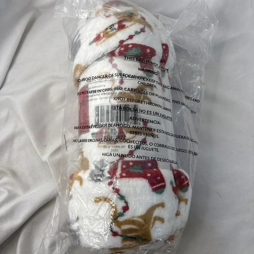 Plush Christmas Throw White Christmas Cat Stocking Blanket White OS NEW‎